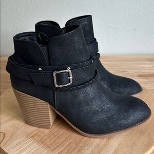 Sugar Womens Sansa Stacked Heel Booties